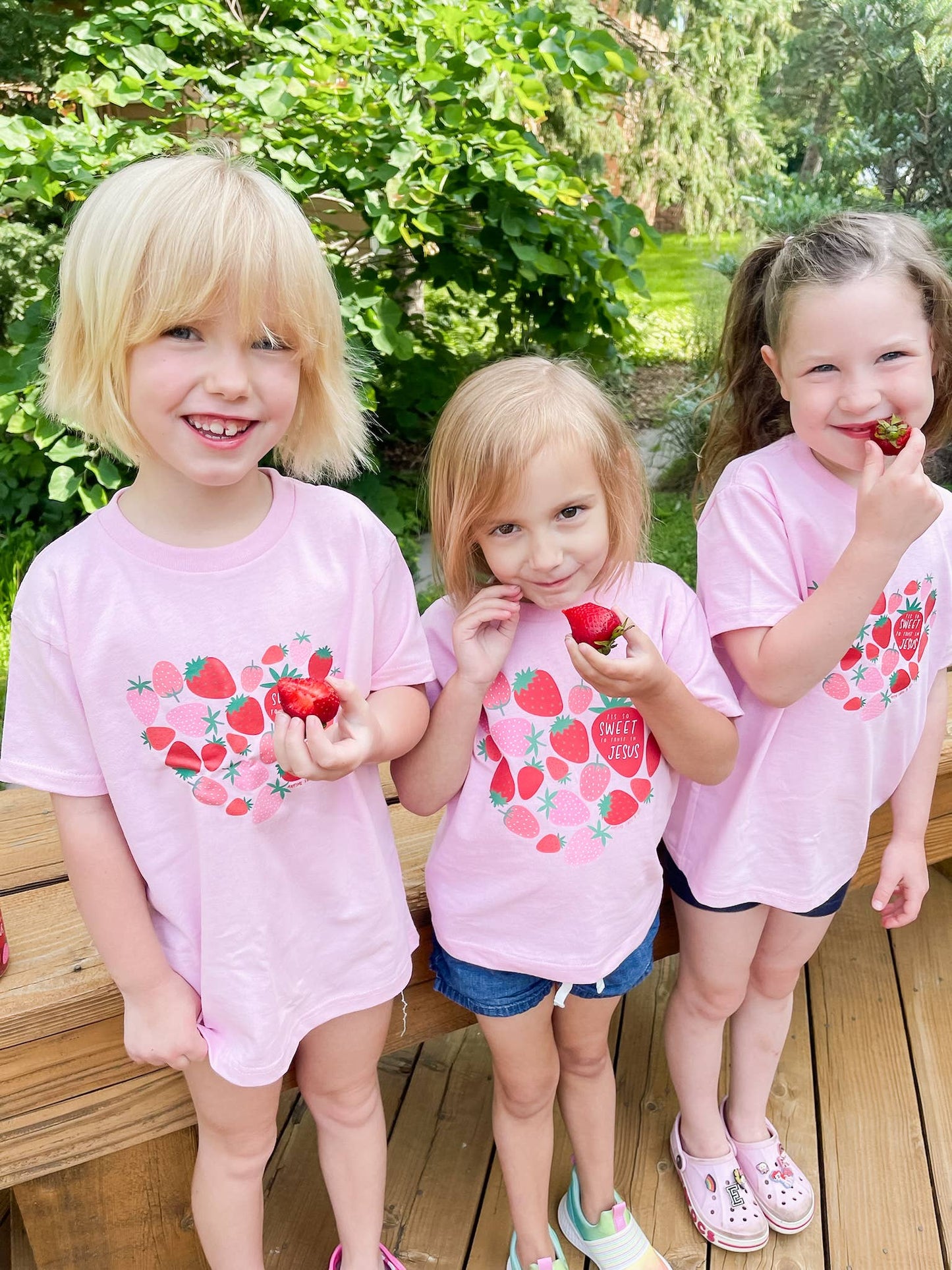 TIS SO SWEET STRAWBERRY TEE: PINK