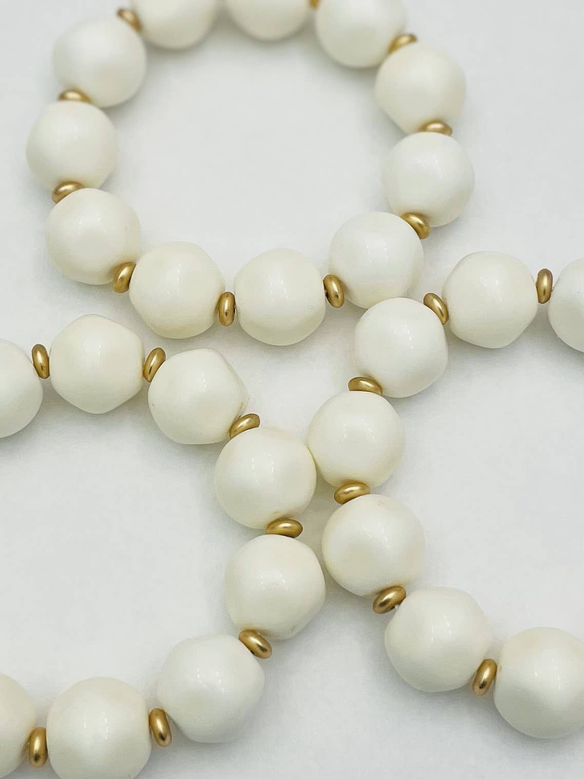 BALL BEADED BRACELET- WHITE