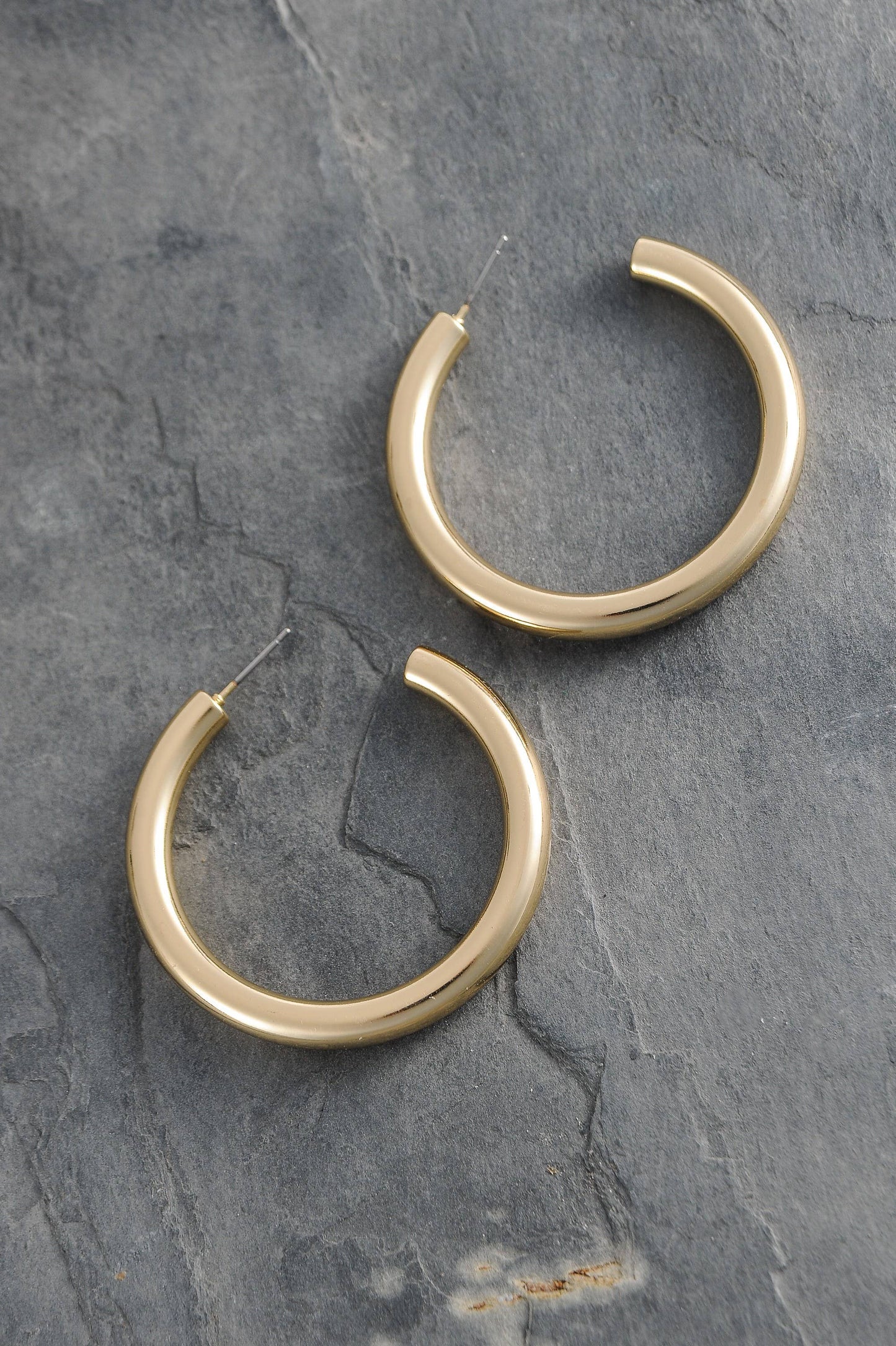 CLASSIC CHUNKY HOOP EARRINGS: GOLD 1.75 INCH