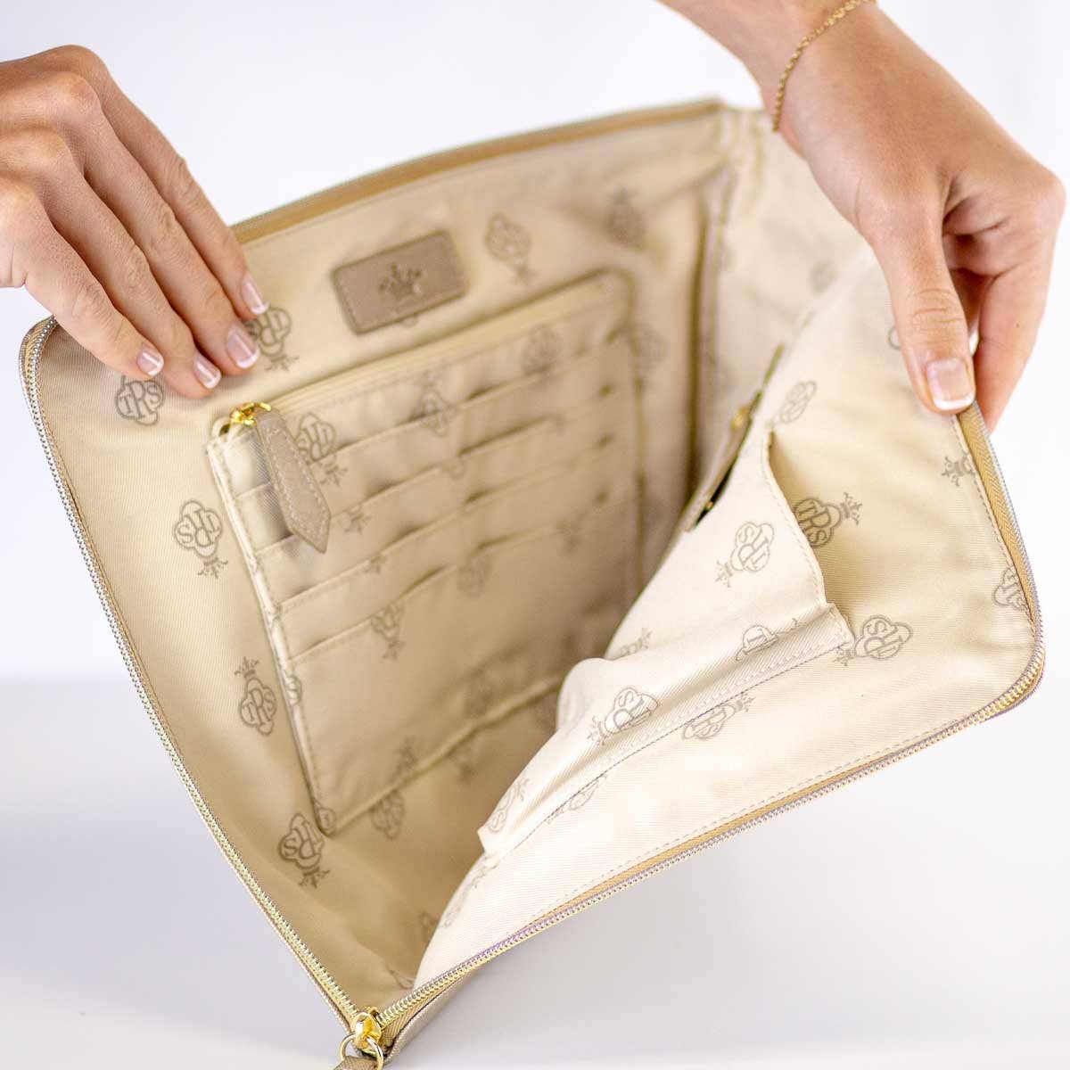 LIGHT GOLD TRAVEL ORGANIZER