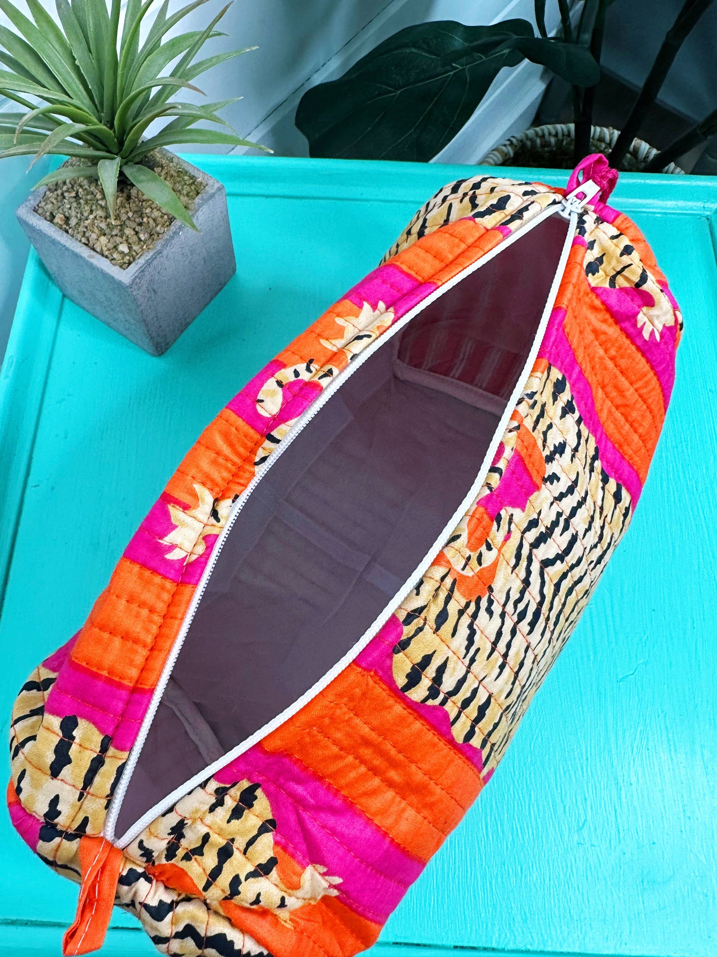 QUILTED TOILETRIES BAG: CORAL TIGER