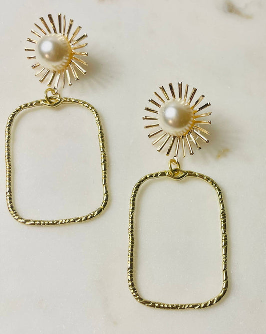 PEARL/GOLD EARRING: SUNBURST